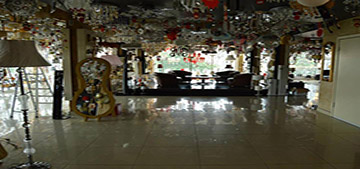 We are at your service in our showrooms ...
